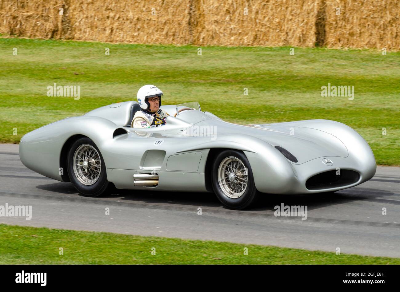 Lord March pilotant une Mercedes-Benz W 196 R Streamliner 1955 à l'événement de course automobile du Goodwood Festival of Speed 2014. Voiture du Grand Prix historique Banque D'Images