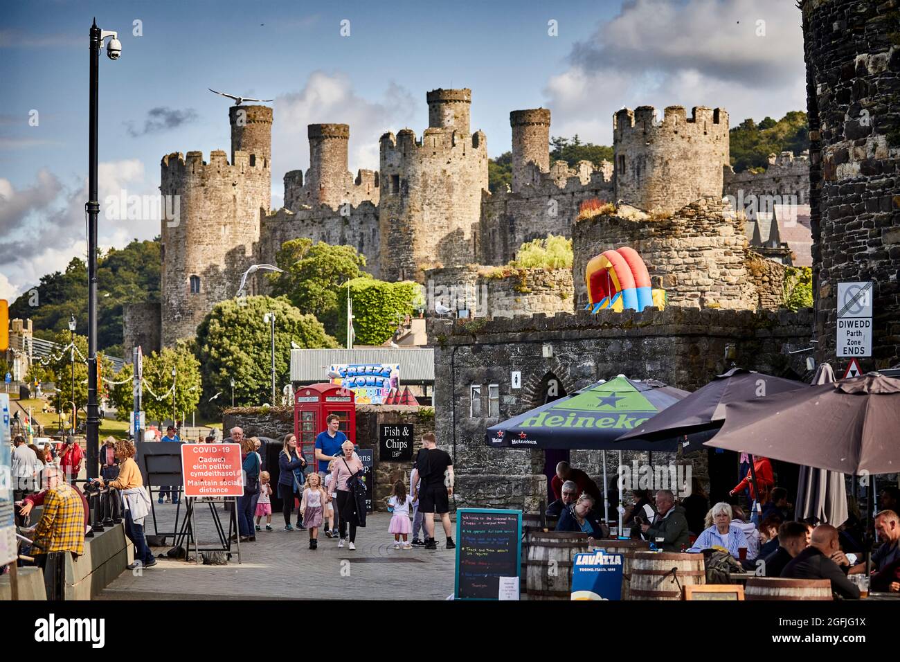 Conwy North Wales Marina Conwy avec le château de Conwy Banque D'Images