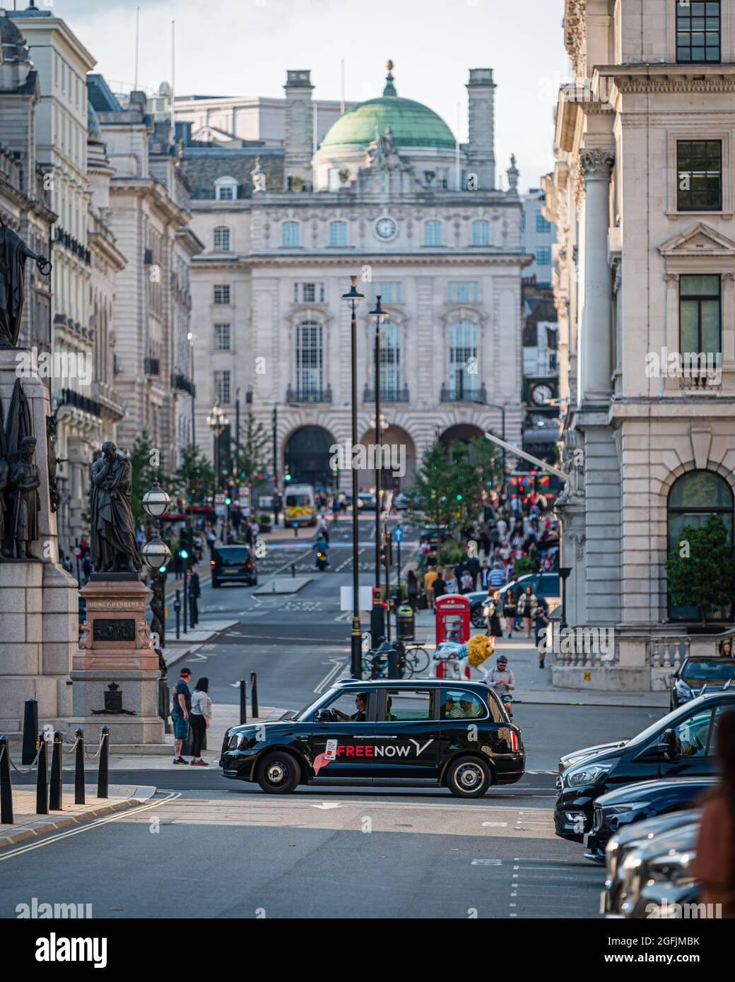 Black Cab dans le centre de Londres, Royaume-Uni Banque D'Images