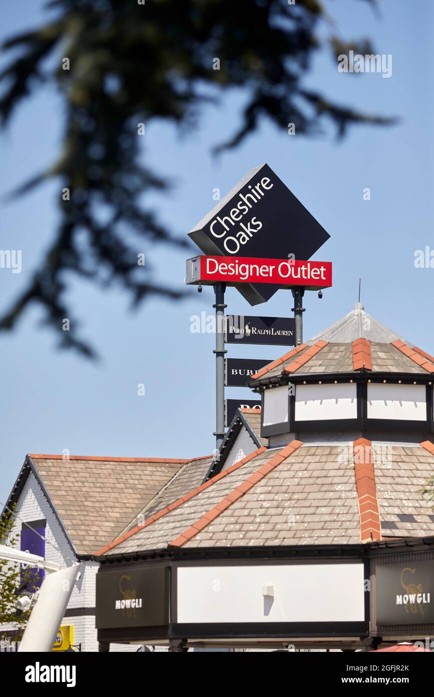 Ellesmere Port office de tourisme Cheshire Oaks, centre commercial de boutiques de créateurs géré par McArthurGlen Banque D'Images