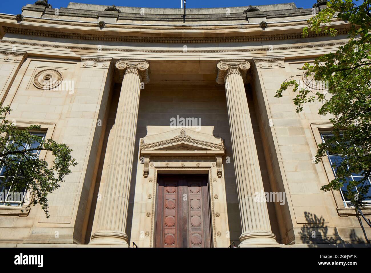 Le centre ville de Bolton, Lancashire le Mans Crescent le tribunal des magistrats, a été construit selon les conceptions de Bradshaw Gass et Hope. Banque D'Images