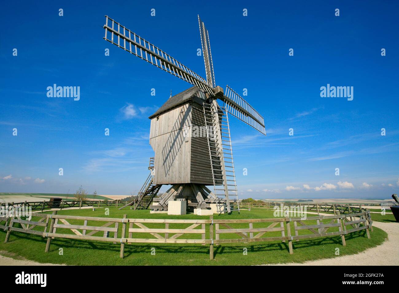 Valmy (nord-est de la France) : moulin sur le plateau de Valmy, une place importante dans l'histoire de la France, première victoire de l'armée révolutionnaire française à t Banque D'Images