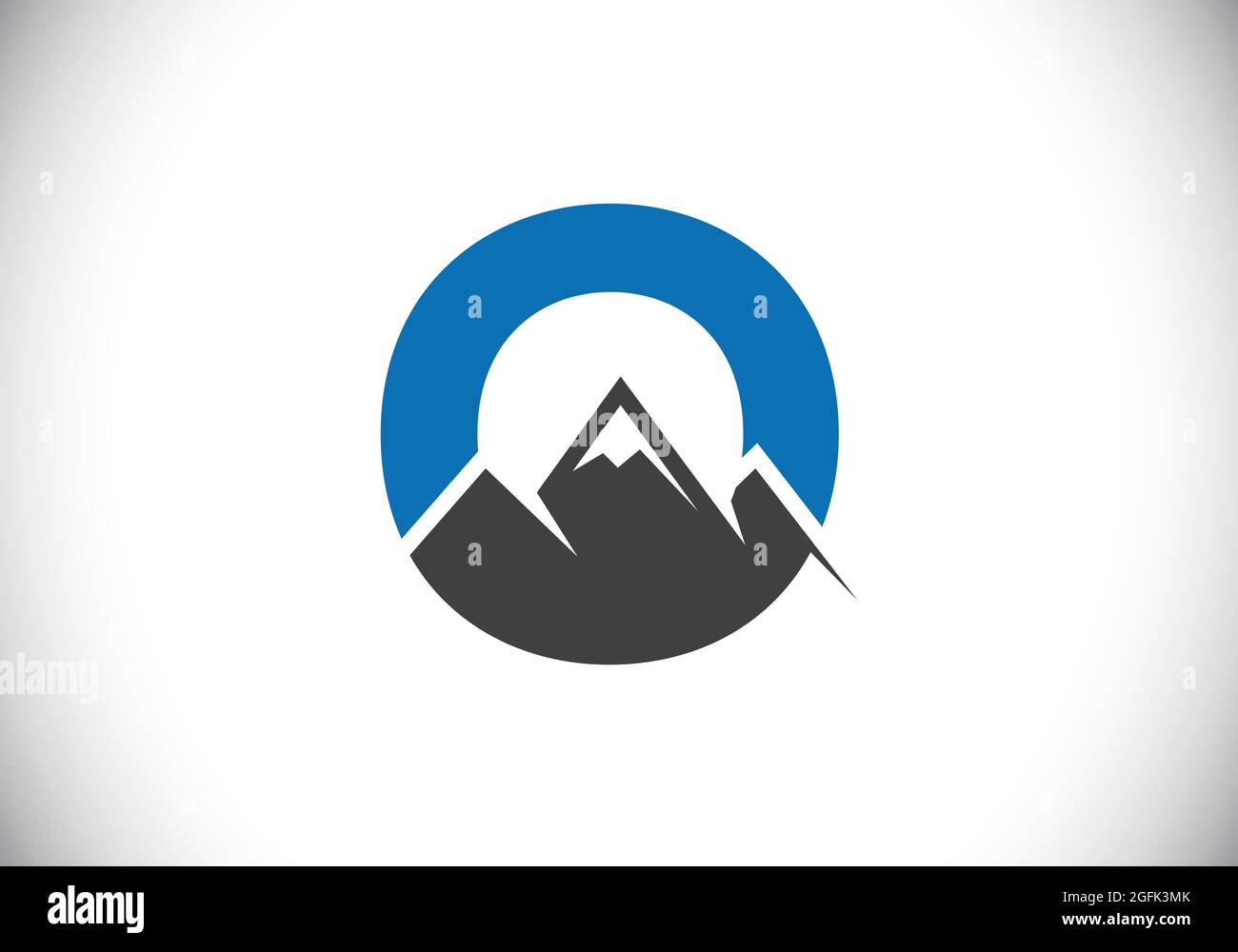 Initiale de l'alphabet O monogramme avec le pic de montagne. Symbole du logo Mountain. Emblème de police. Logo vectoriel moderne pour l'entreprise et identité de l'entreprise Illustration de Vecteur