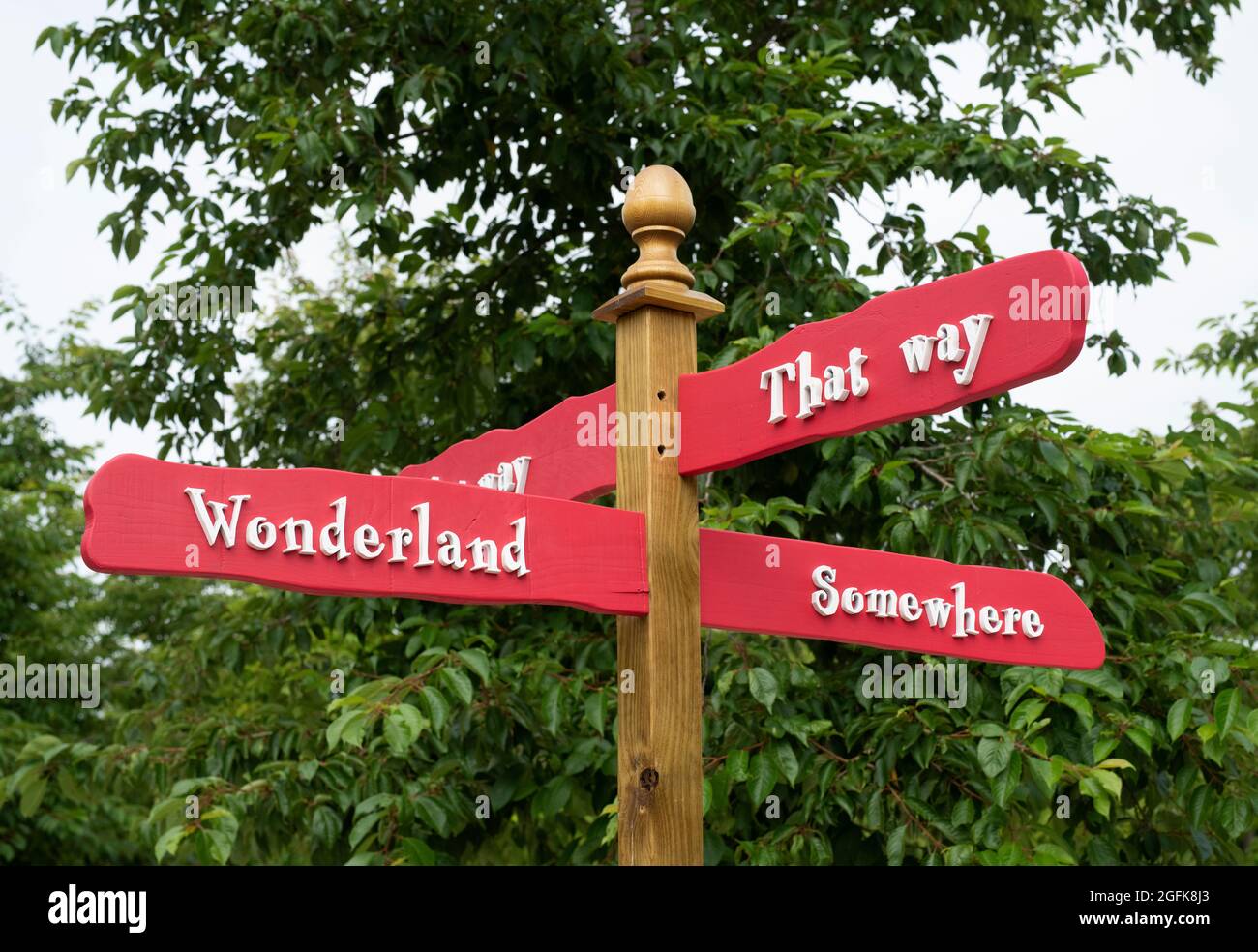 Panneau Alice in Wonderland au RHS Wisley Gardens Banque D'Images