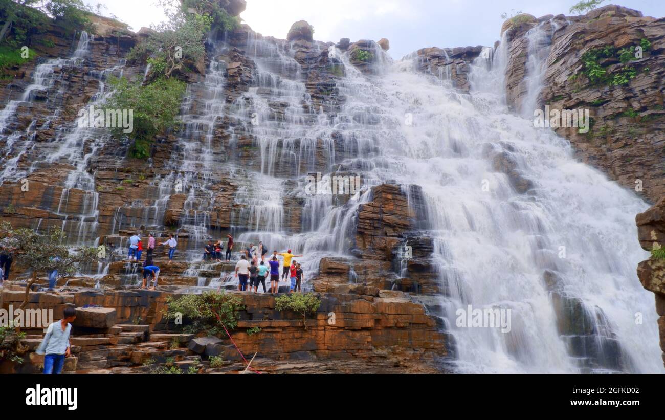 Chute d'eau de Tirathgarh, parc national de Kanger, bastar, Chhattisgarh, Inde. Cascade de type bloc sur la rivière Kanger. L'eau plonge 91 mètres Banque D'Images