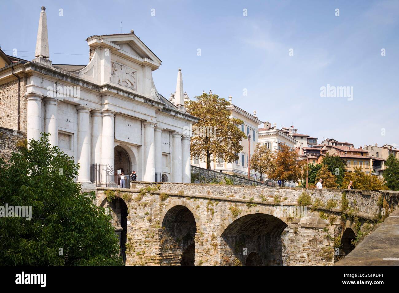 Citta Alta, Bergame, Italie : les remparts vénitiens de la période Renaissance, site classé au patrimoine mondial de l'UNESCO ; porte d'entrée, la Porta San Giacomo. Banque D'Images