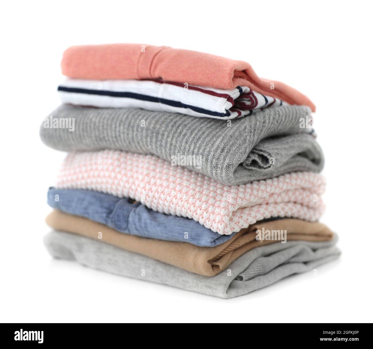 Pile de vêtements sur la table Photo Stock - Alamy