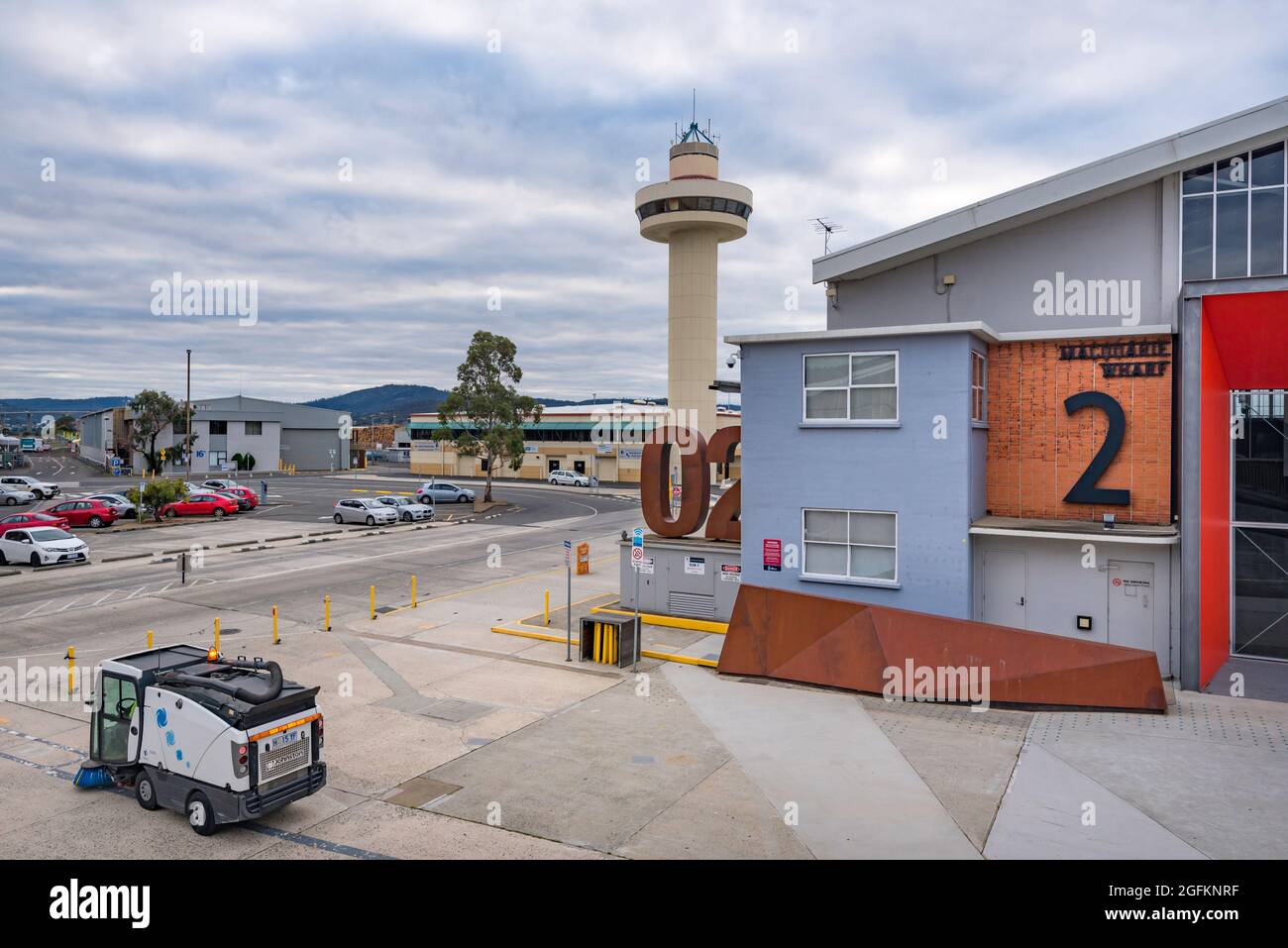 Macquarie Wharf No. 2 (MAC 02) est un grand entrepôt situé sur le front de mer de Hobart, propriété de Tasports et loué pour de grandes réceptions Banque D'Images