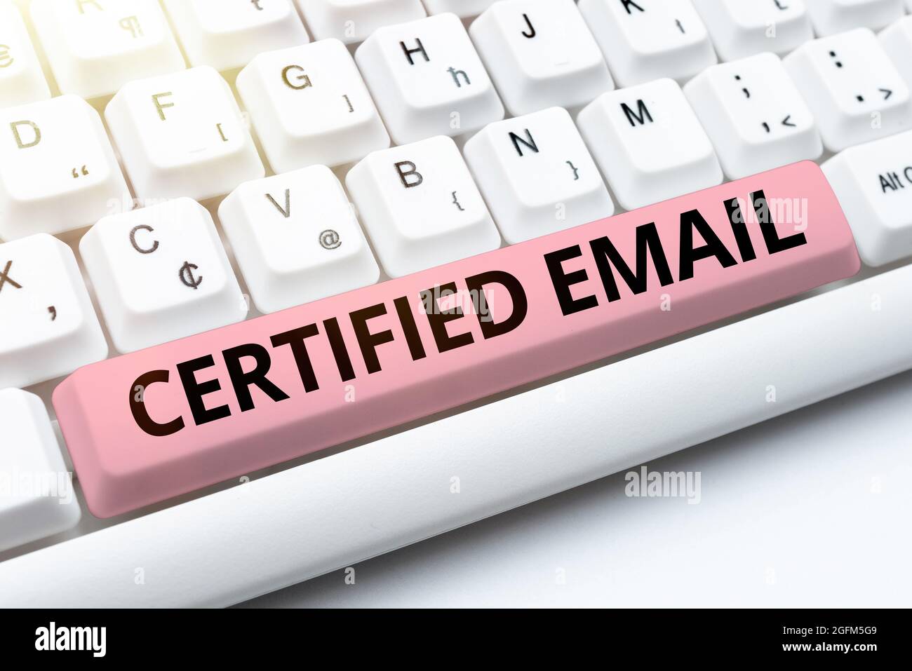 Signature manuscrite E-mail certifié. E-mail professionnel dont l'envoi est certifié par un tiers neutre saisissant des protocoles réseau en ligne Banque D'Images