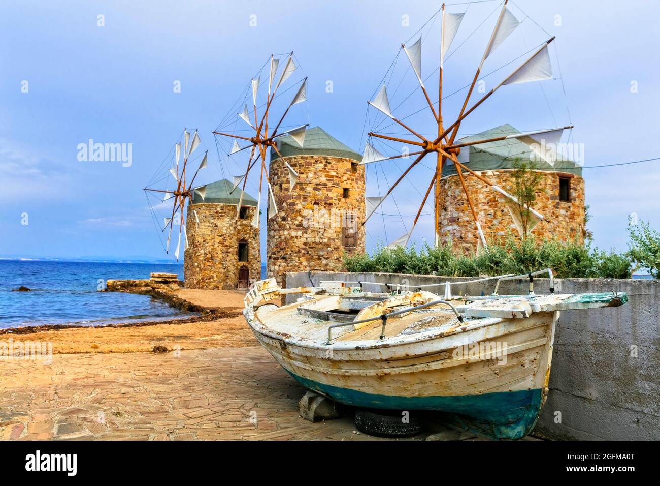 Série Grèce traditionnelle - anciens moulins à vent de l'île de Chios. Sporades de l'est de la mer Égée Banque D'Images