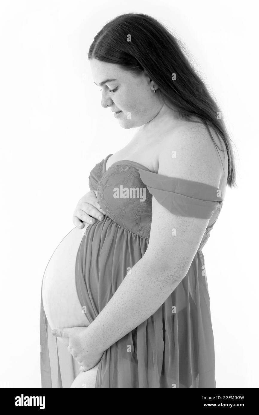 Femme enceinte en surpoids, jeune femme enceinte avec un indice de masse  corporelle élevé Photo Stock - Alamy