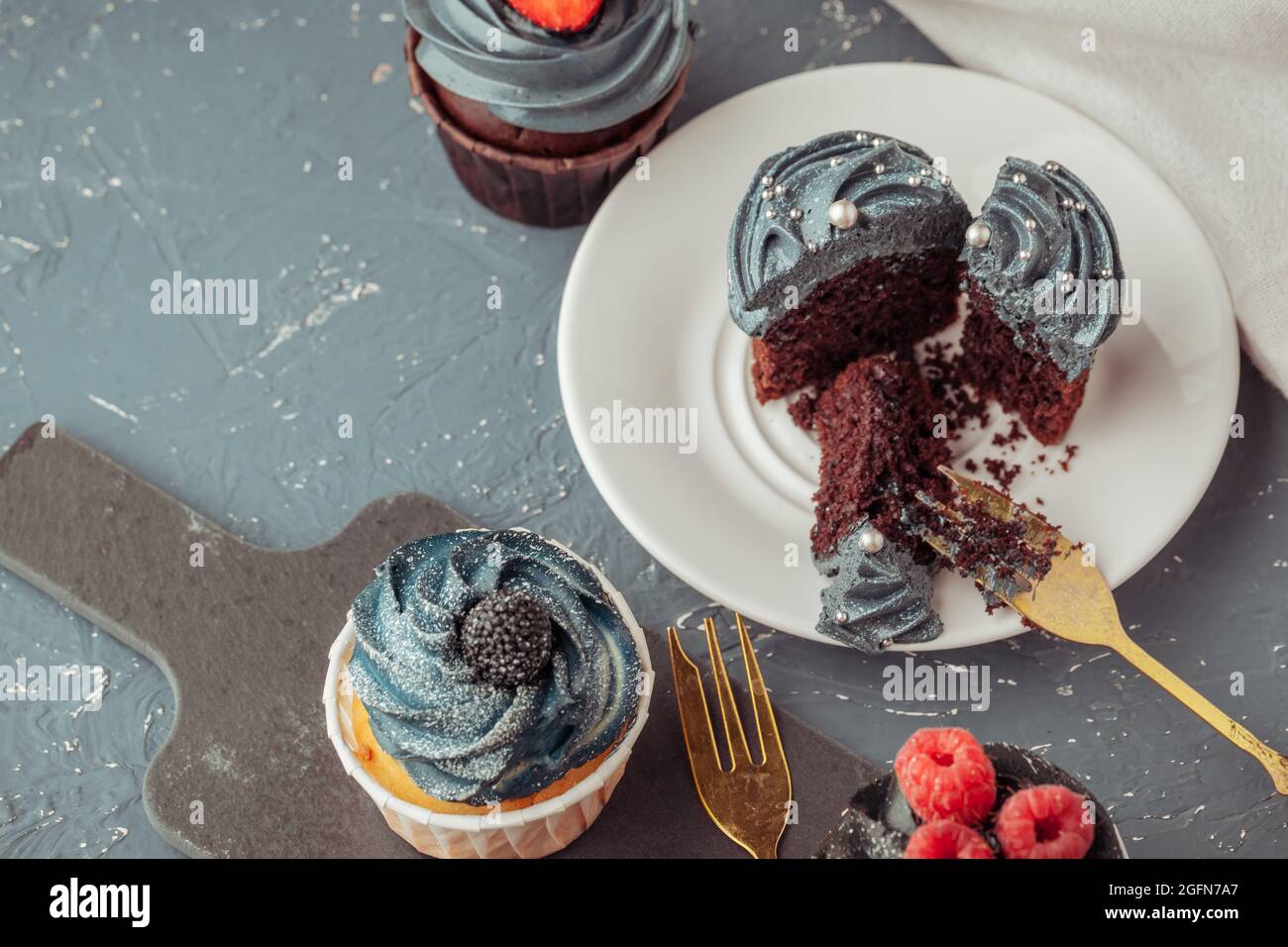 Petits Gateaux Faits Maison Dessert Americain Sucre Traditionnel Avec Baies Photo Stock Alamy