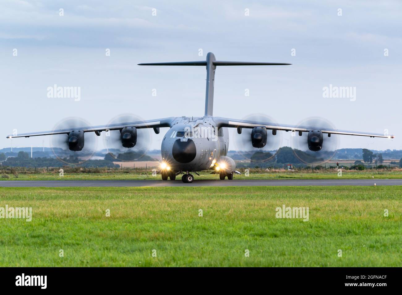 Un Airbus A400M Atlas quatre turbopropulseurs de transport militaire de l'Armée de l'Air française. Banque D'Images