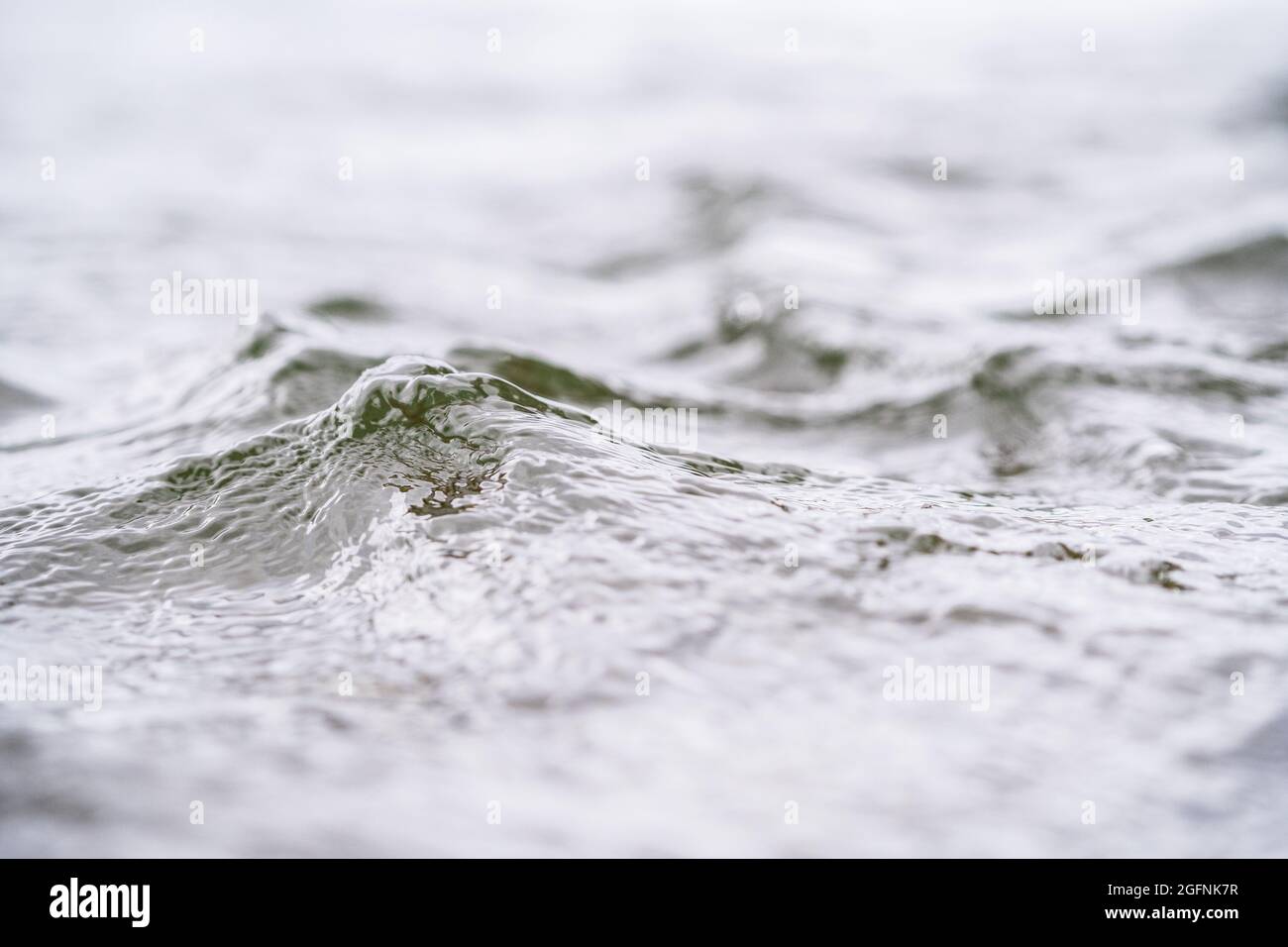 Eau en mouvement. Banque D'Images