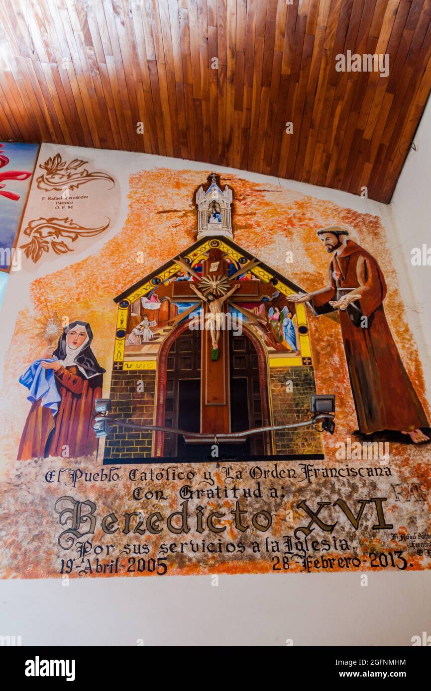 CONCEPCION DE ATACO, EL SALVADOR - 3 AVRIL 2016 : murale dans l'église du village de Concepcion de Ataco. Banque D'Images