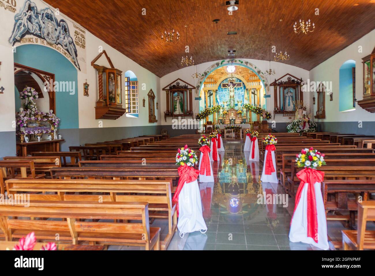 CONCEPCION DE ATACO, EL SALVADOR - 3 AVRIL 2016 : intérieur de l'église du village de Concepcion de Ataco. Banque D'Images