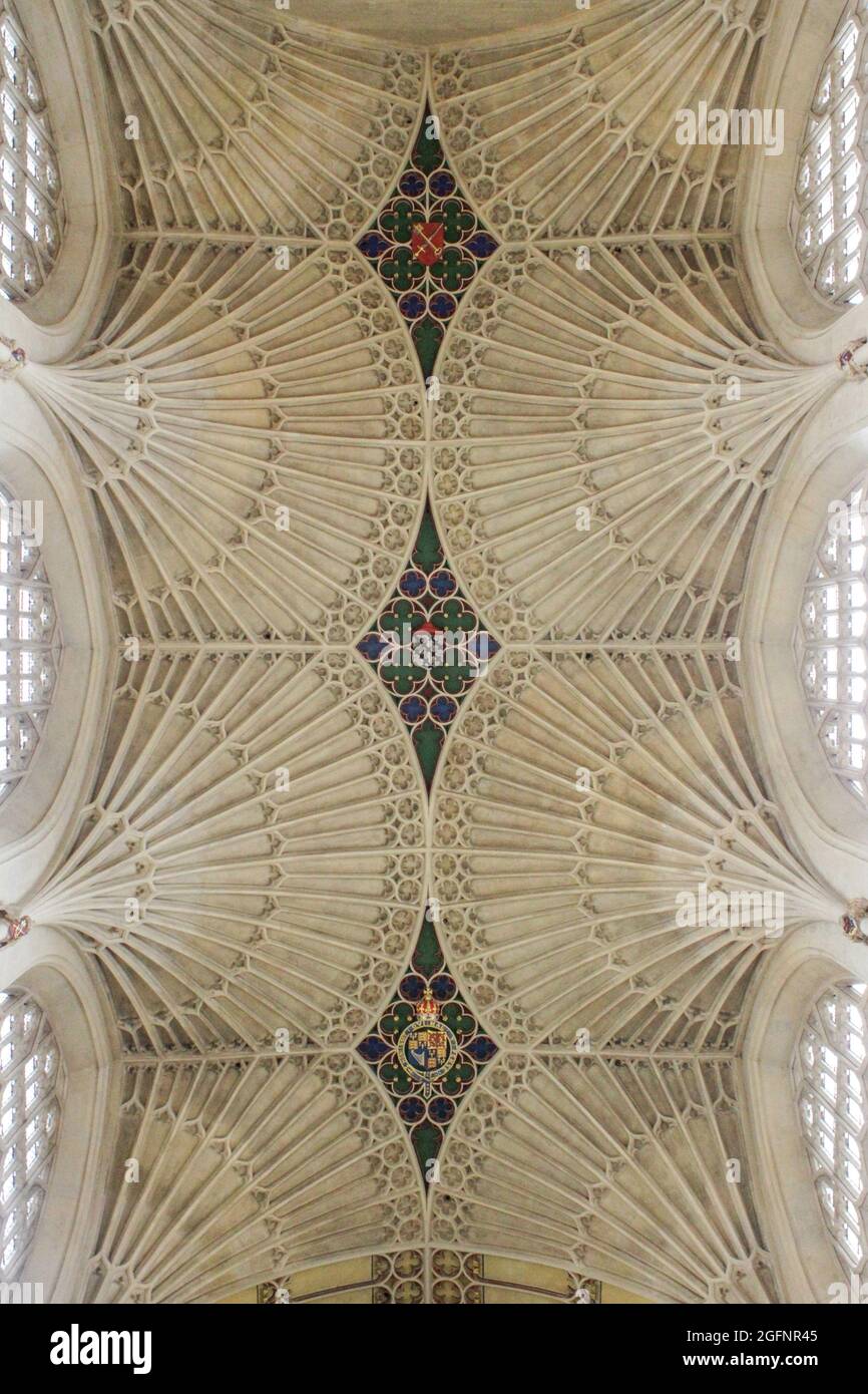 BATH, ROYAUME-UNI - 08 août 2012 : le plafond voûté par un ventilateur de la célèbre église paroissiale Bath Abbey au Royaume-Uni Banque D'Images