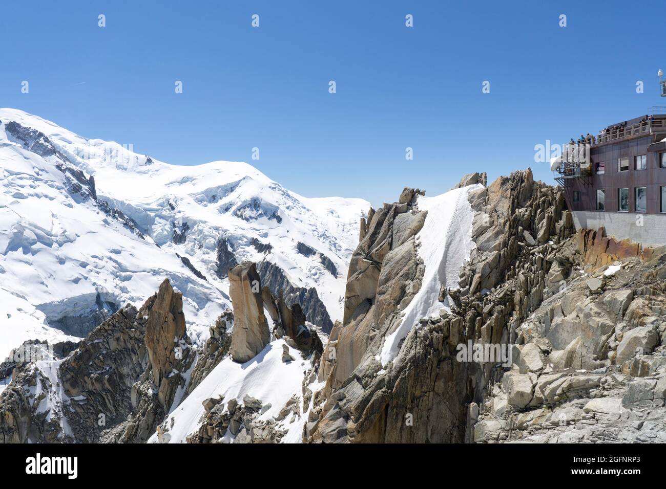 Vue du mont blanc le plus haut sommet d'europe Banque de photographies — free download