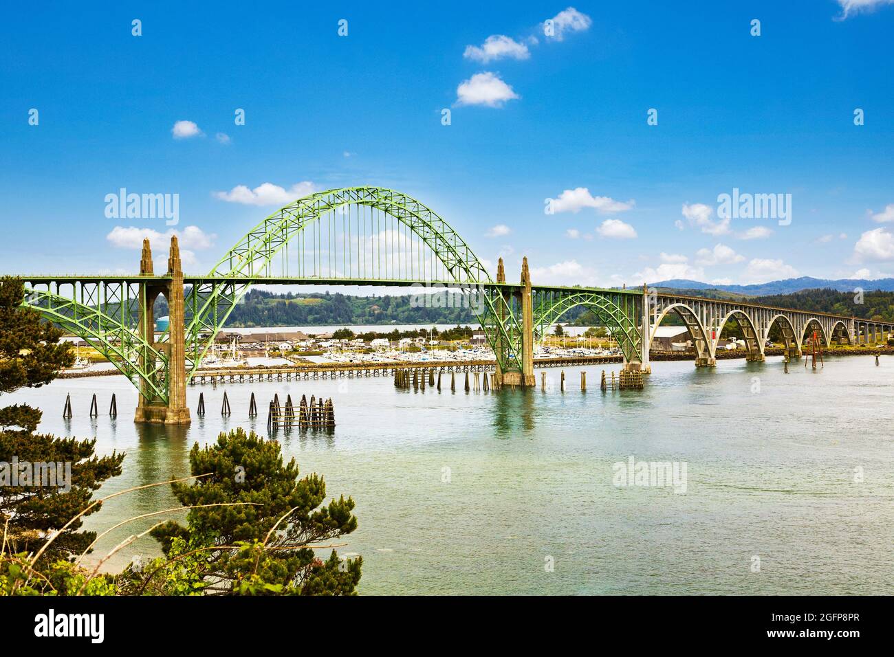 Pont de la rivière Siuslaw conçu par Conde B McCullough à Florence l'Oregon Banque D'Images