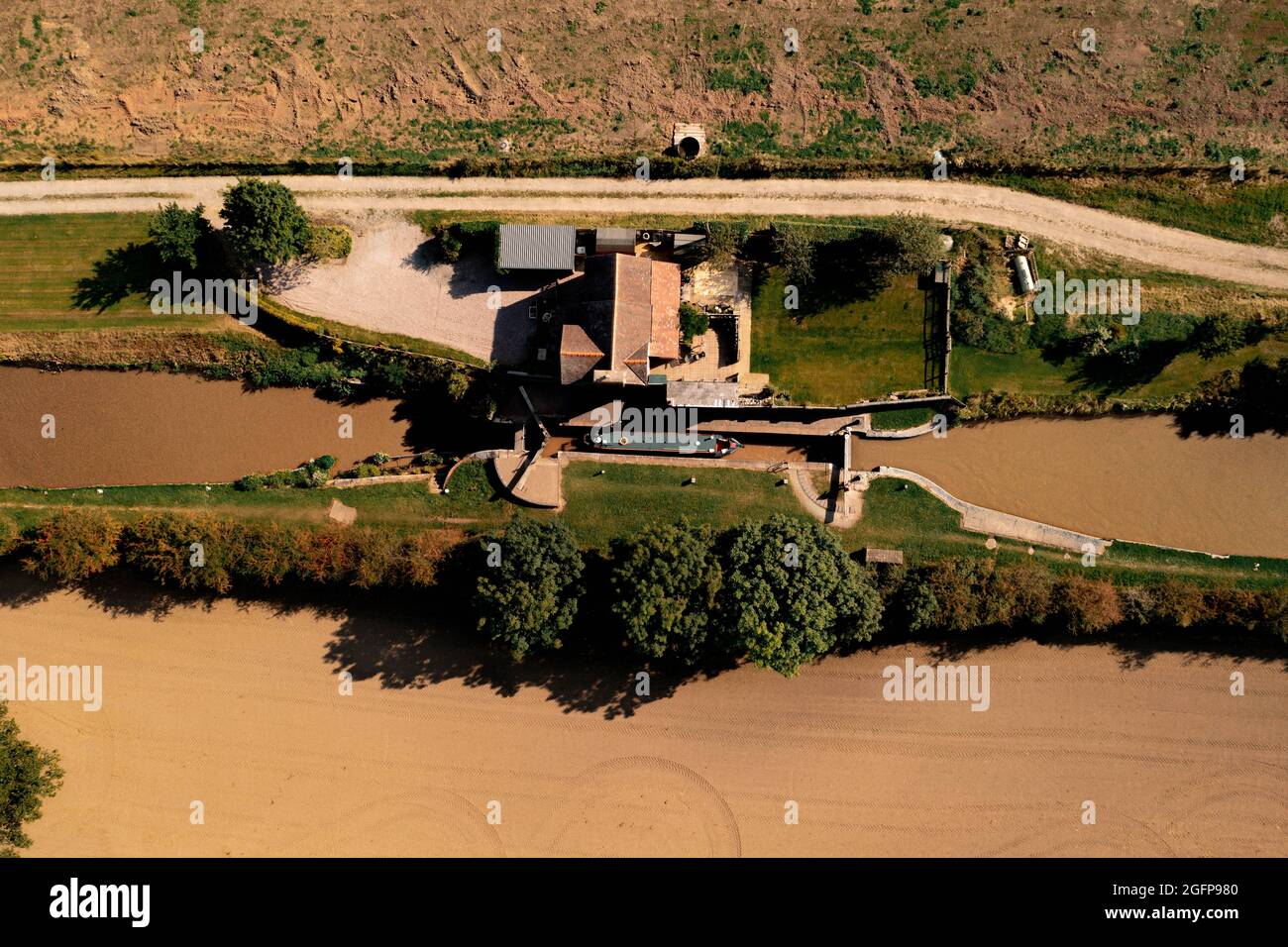 La célèbre écluse du premier canal de Narrowboat sur le canal de Shropshire Aerial depuis la vue aérienne des oiseaux Banque D'Images