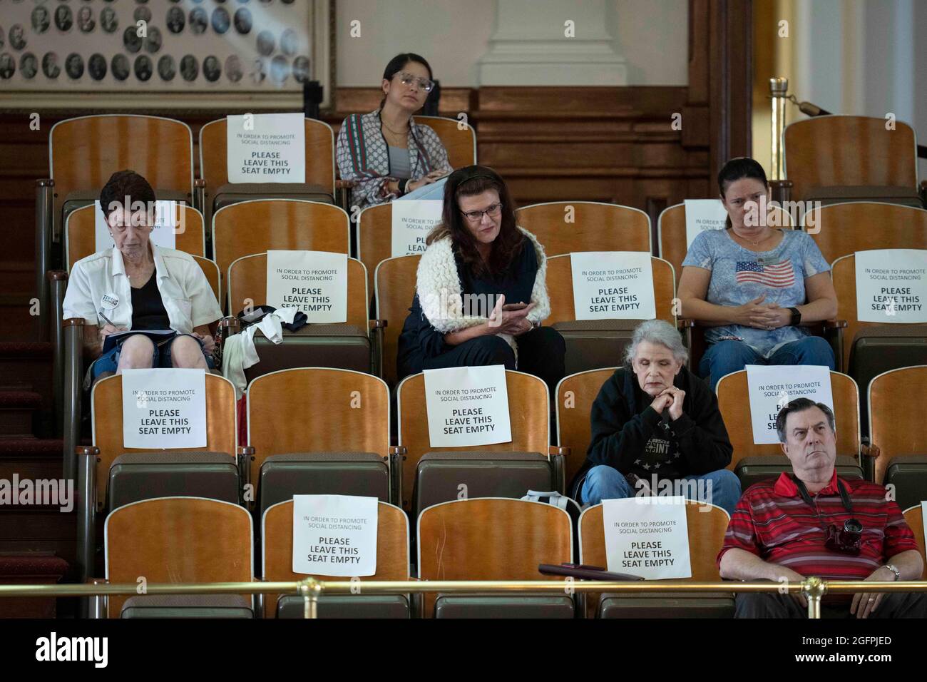 Les spectateurs écoutent la galerie tandis que la Maison du Texas débat SB 1, une mesure menée par les Républicains qui durerait les procédures de vote au Texas, y compris une interdiction des votes de 24 heures et des restrictions par la poste. Crédit : Bob Daemmrich/Alay Live News Banque D'Images