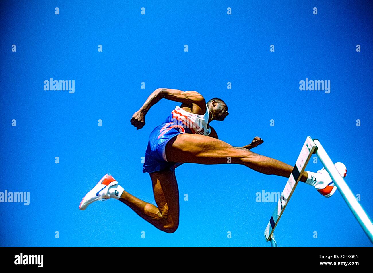 Kevin Young lors d'une séance de formation de 400 mètres haies en 1993 à Los Angeles, en Californie. Banque D'Images