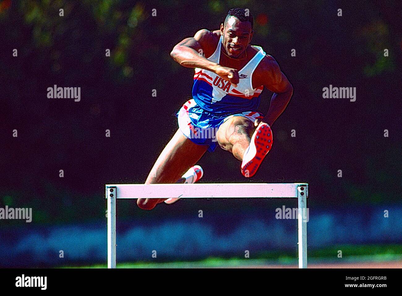 Kevin Young lors d'une séance de formation de 400 mètres haies en 1993 à Los Angeles, en Californie. Banque D'Images