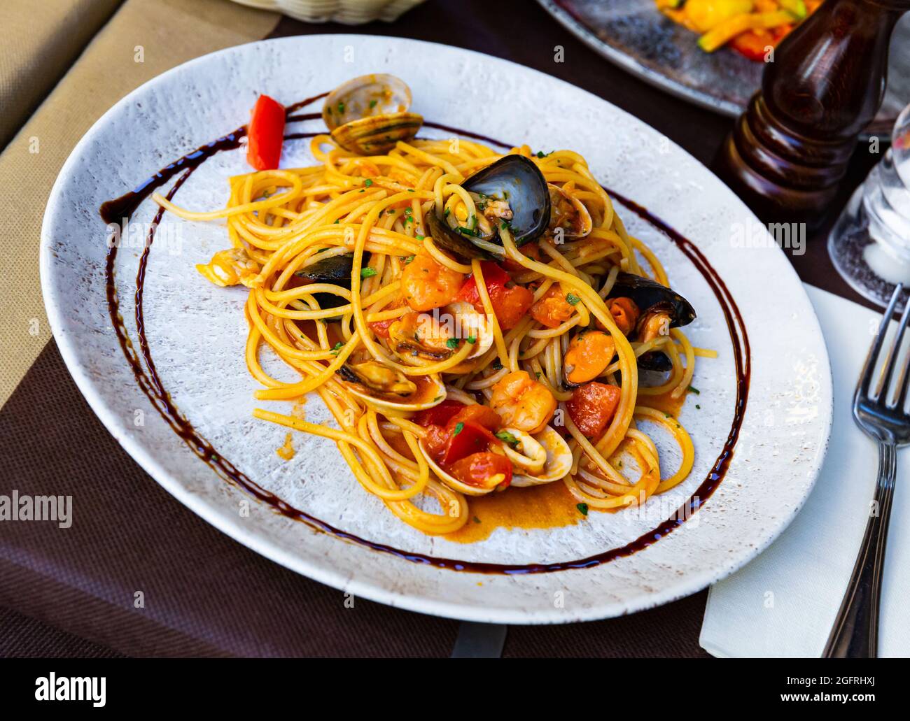 Spaghetti italiens al Frutti di Mare Banque D'Images