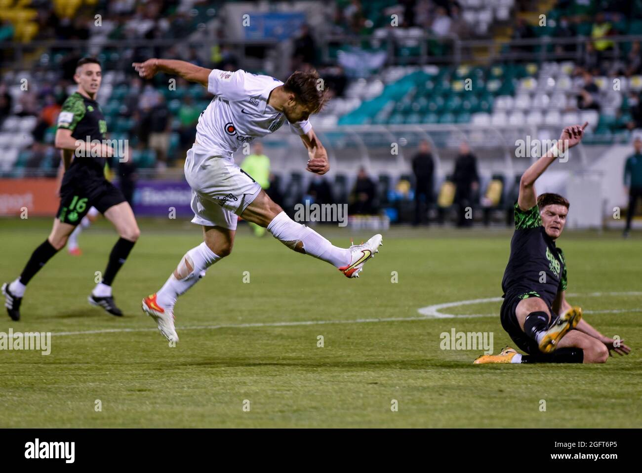 Dublin, Irlande. 26 août 2021. Rauno Sappinen de Flora marque un but lors de l'UEFA Europa Conference League Play-offs, 2ème match entre Shamrock Rovers et FC Flora Tallinn au stade de Tallaght à Dublin, Irlande, le 26 août 2021 (photo par Andrew SURMA/SIPA USA). Credit: SIPA USA/Alay Live News Banque D'Images