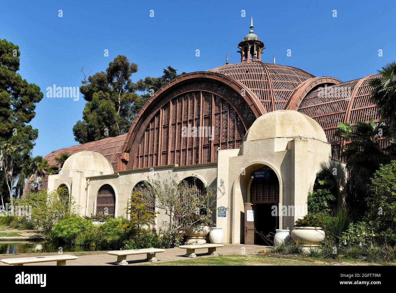 SAN DIEGO , CALIFORNIE - 25 AOÛT 2021 : le bâtiment botanique du parc Balboa. Banque D'Images