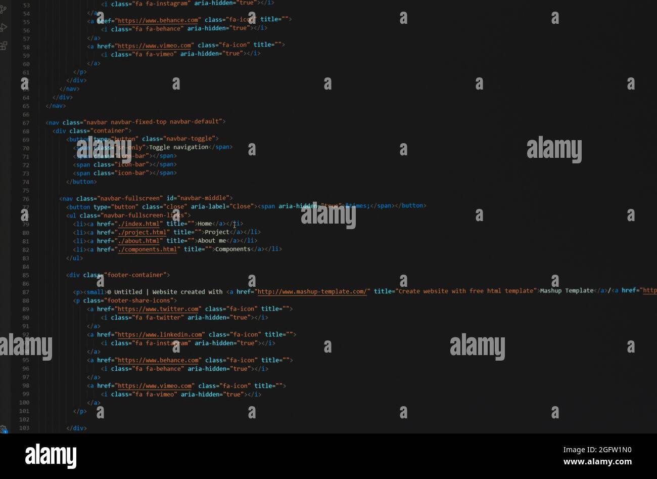 développeur python, java script, html, css code source à l'écran. script d'écriture du développeur logiciel. codage de programme. code d'édition du programmeur Banque D'Images