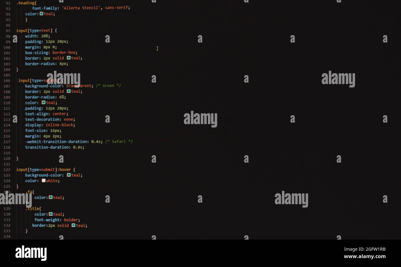 développeur python, java script, html, css code source à l'écran. script d'écriture du développeur logiciel. codage de programme. code d'édition du programmeur Banque D'Images