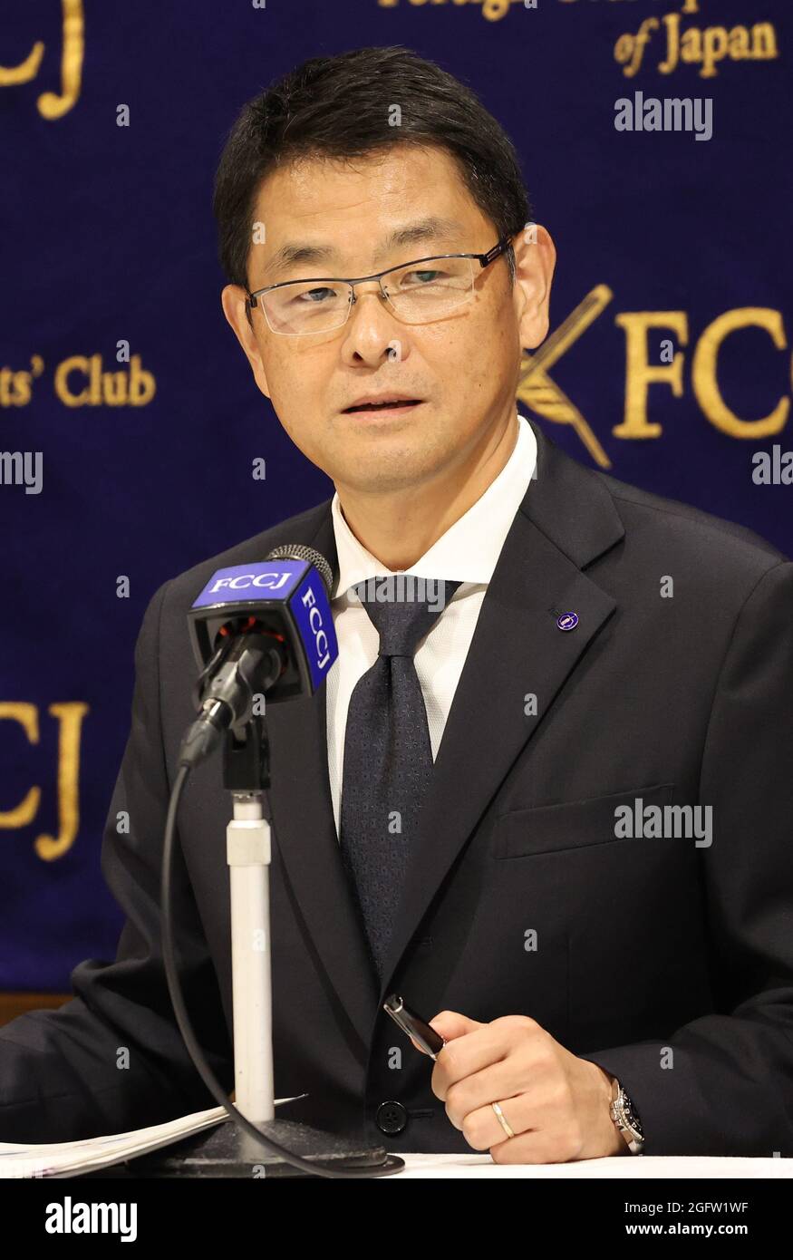 Tokyo, Japon. 27 août 2021. Le président de l'industrie pharmaceutique japonaise Chugai Osamu Okuda s'exprime au Foreign Corintins' Club of Japan à Tokyo le vendredi 27 août 2021. Chugai, une filiale du géant pharmaceutique suisse Hoffman-la Roche, fournit un médicament à cocktail d'anticorps 'Ronapreve' qui est développé par la société de biotechnologie américaine Regeneron Pharmaceuticals et Roche pour les patients COVID-19 au Japon par l'intermédiaire du gouvernement. Credit: Yoshio Tsunoda/AFLO/Alay Live News Banque D'Images