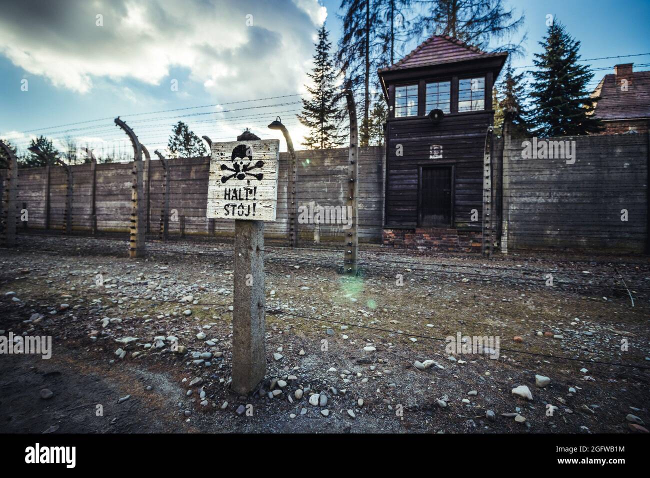 Clôture et portes du camp de concentration d'Auschwitz Banque D'Images