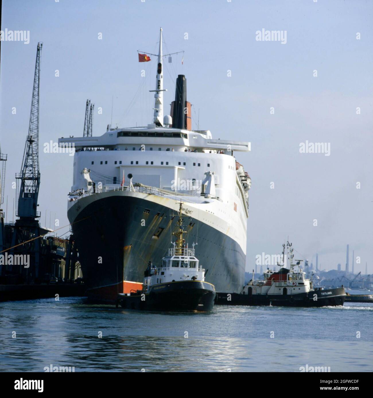 Queen Elizabeth 2 - QE2 - quai à l'Ocean terminal , Port de Southampton, Southampton, Hampshire, Angleterre,ROYAUME-UNI Banque D'Images