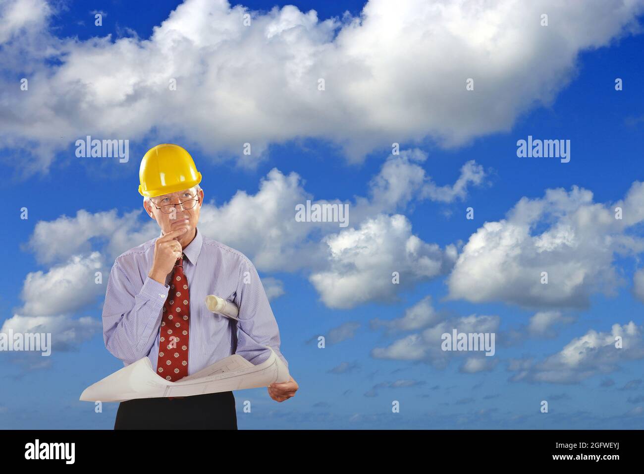 architecte avec plan de construction et casque Banque D'Images