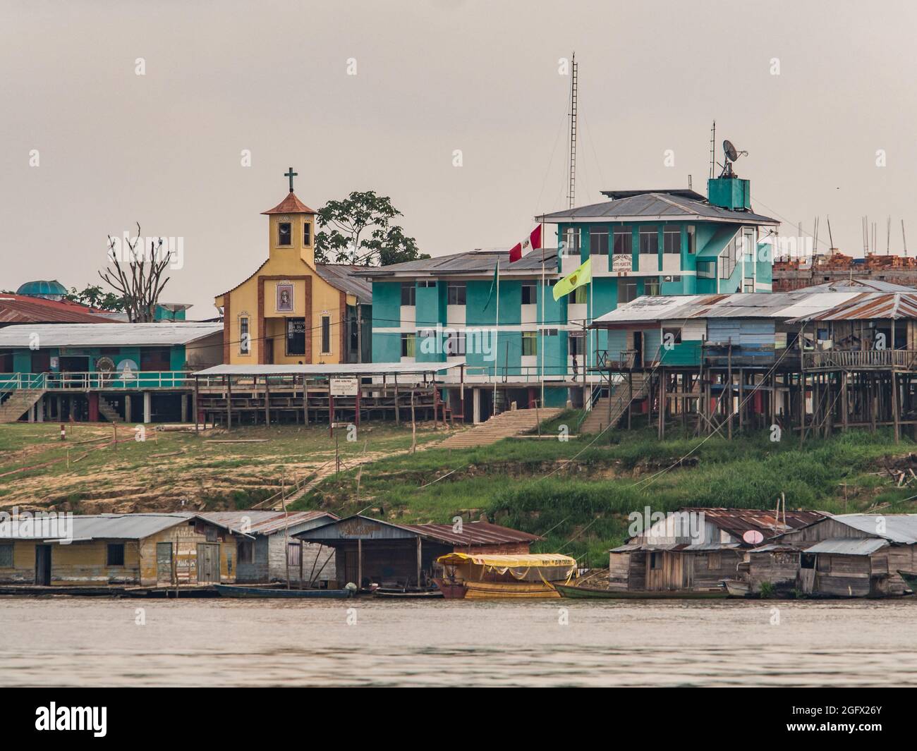 Islandia, Perul - sept, 2017: Petite ville sur la rive de l'Amazone, forêt tropicale de l'Amazonie. Amérique latine. Banque D'Images