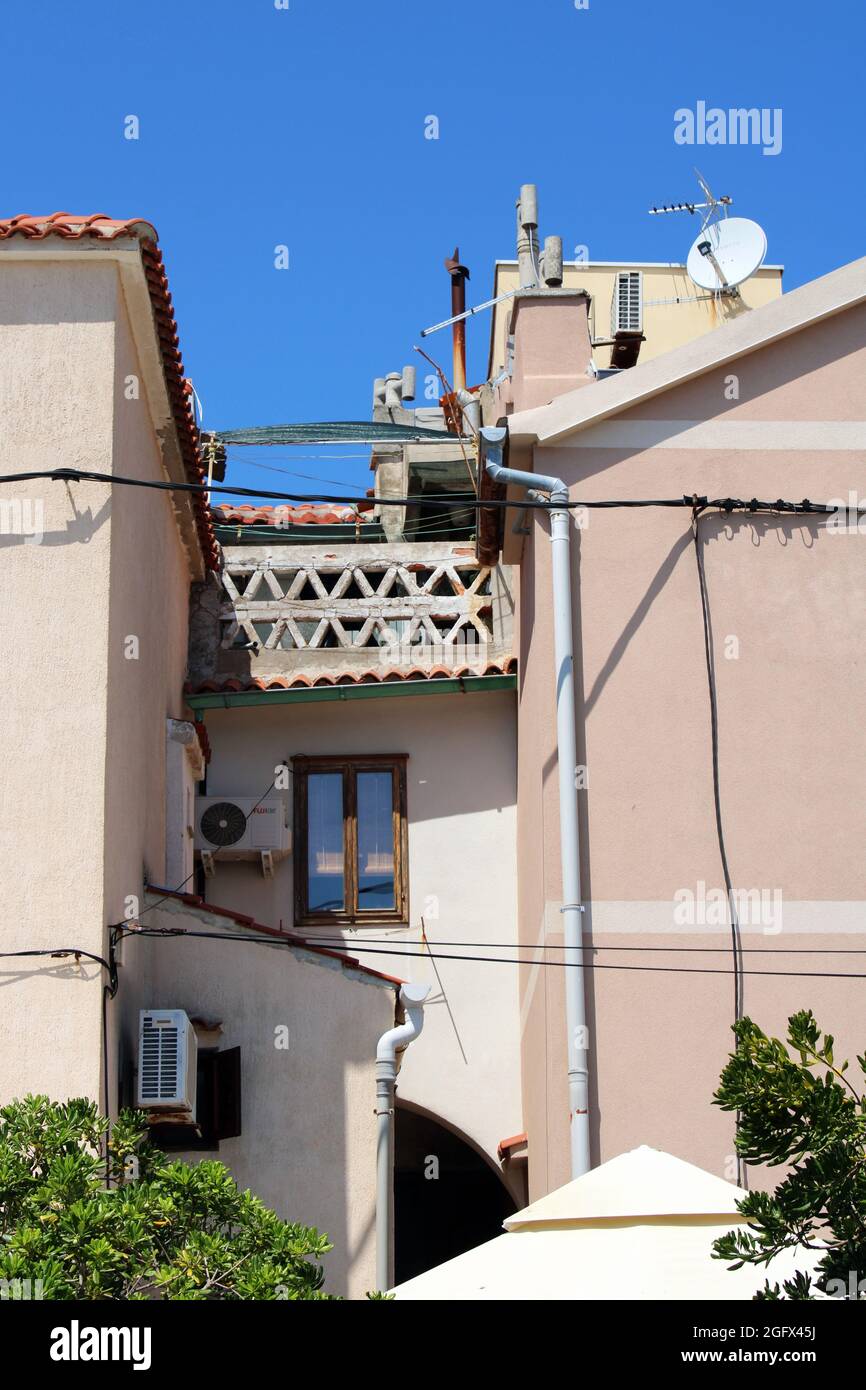 Baska, île de Krk, détails architecturaux de la première ligne au bord de la mer, Croatie Banque D'Images