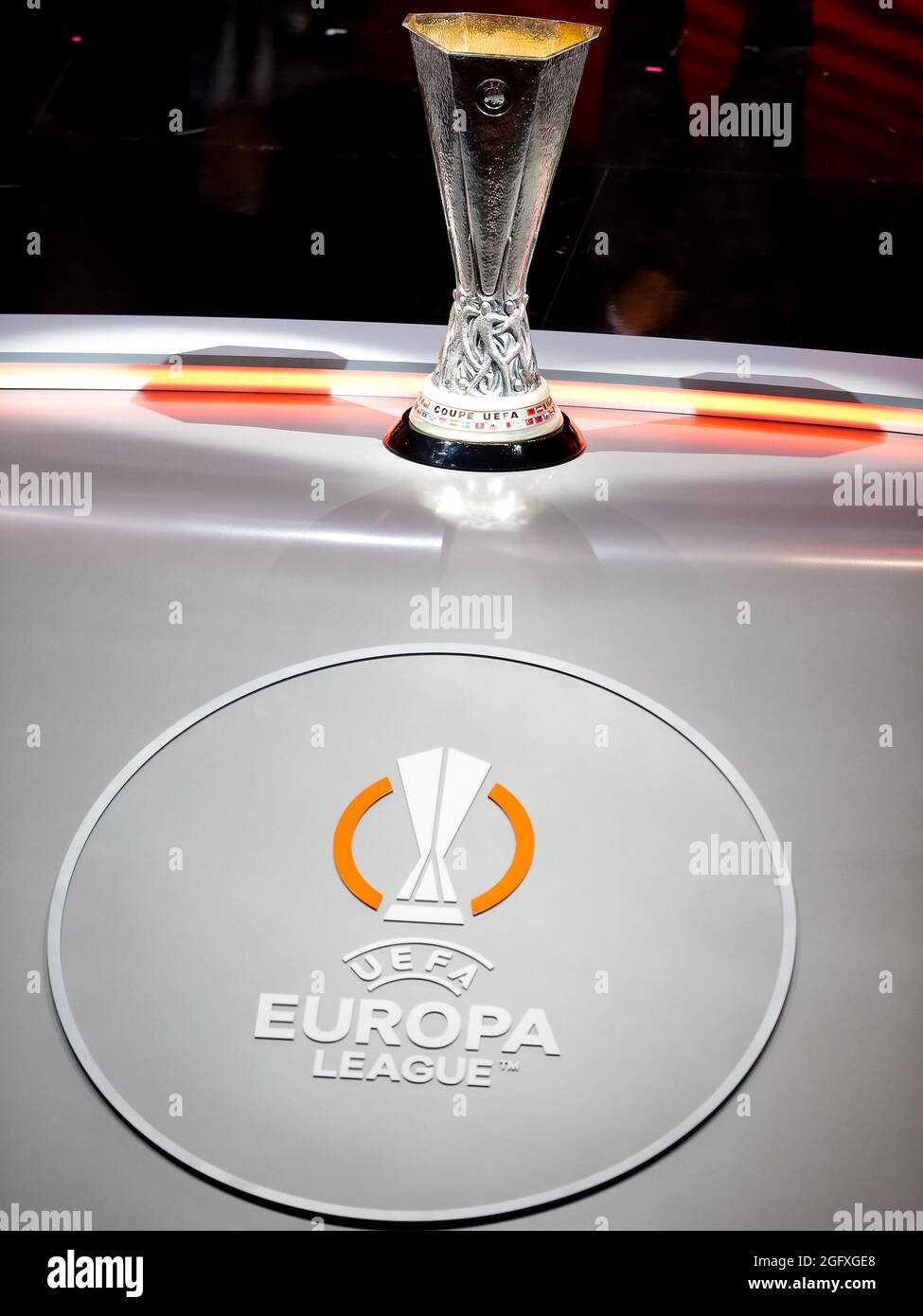 ISTANBUL, TURQUIE - AOÛT 27 : vue d'ensemble du trophée UEFA Europa League lors du tirage au sort du groupe UEFA Europa League 2021/22 au centre des congrès de Haloc, le 27 août 2021 à Istanbul, Turquie. (Photo par Orange Pictures) Banque D'Images