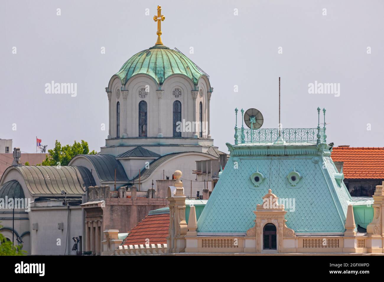 Église patriarcat orthodoxe serbe et dôme du musée à Belgrade Banque D'Images