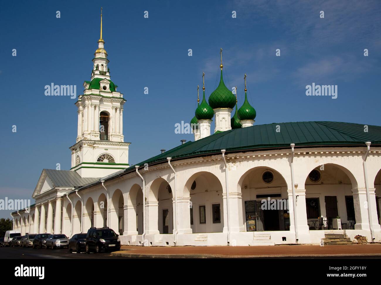 Église du Sauveur non faite par les mains dans les rangs commerciaux de Kostroma. Banque D'Images