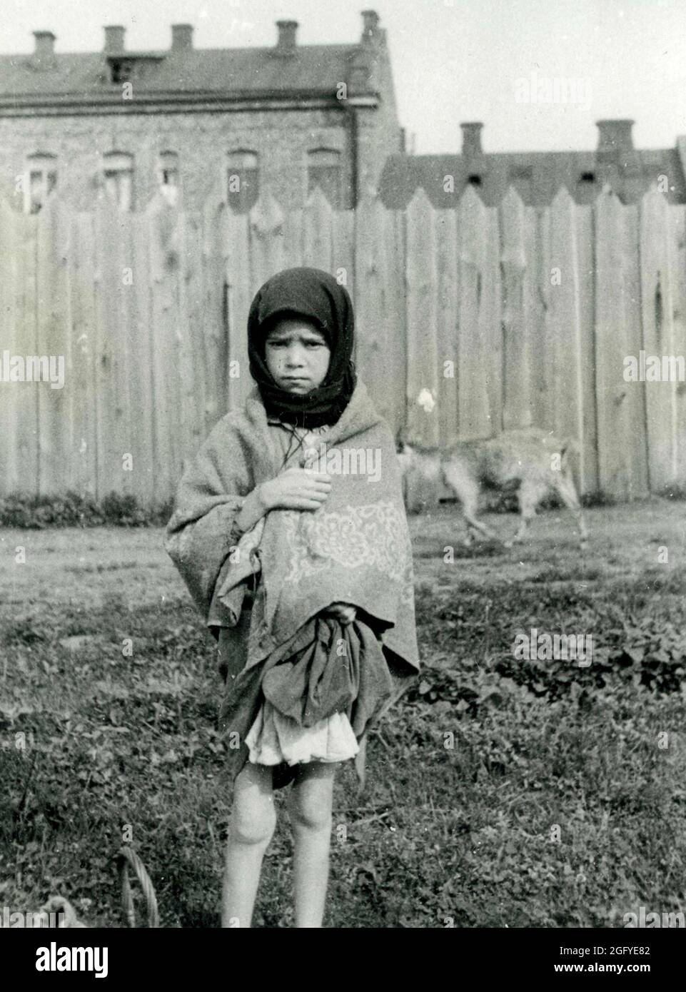 Une fille affamée pendant la Holomodor, l'homme a fait la famine en Unraine en 1933-1934 Banque D'Images