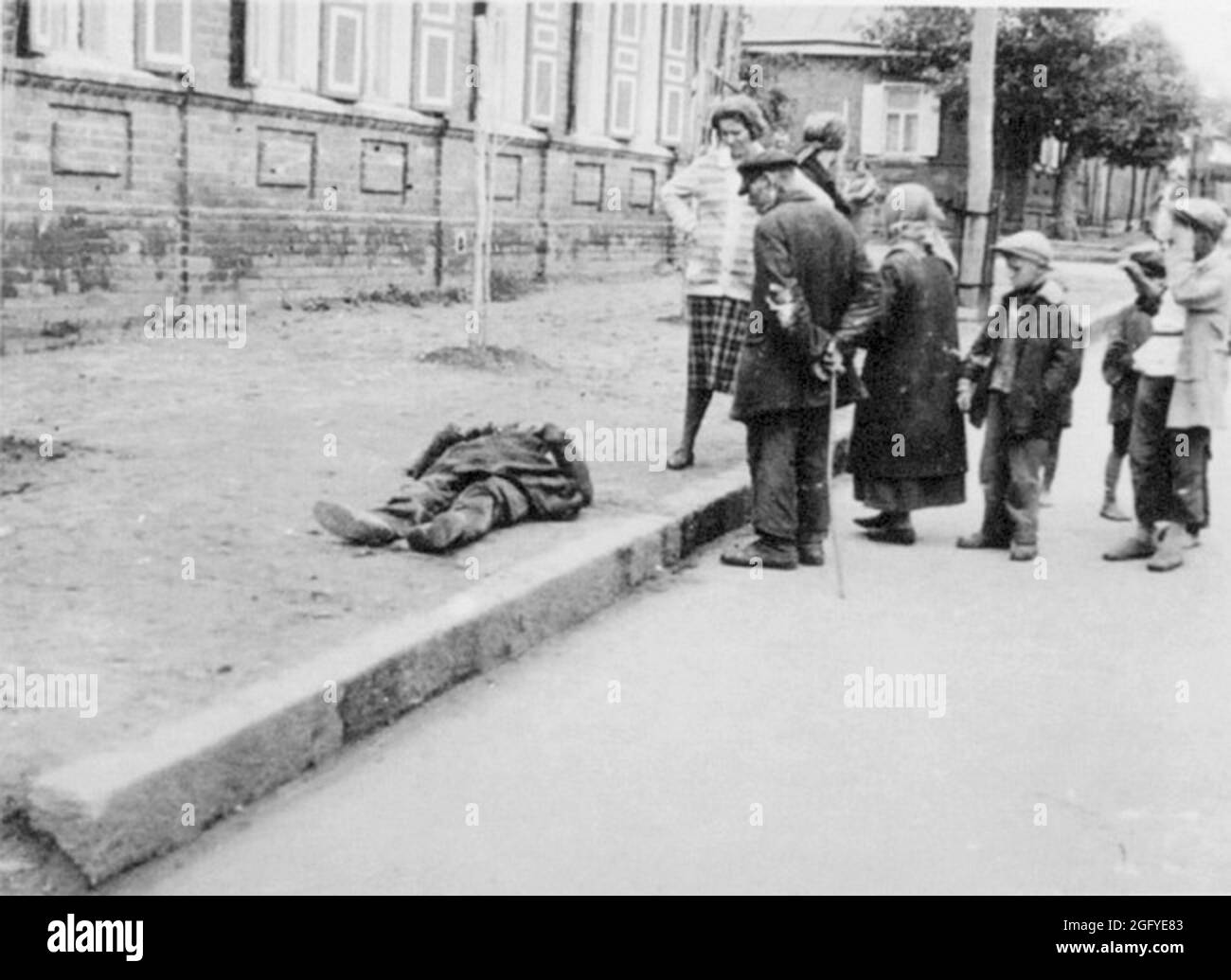 Les morts dans les rues pendant la Holomodor, l'homme a fait la famine en Ukraine en 1933-1934 Banque D'Images