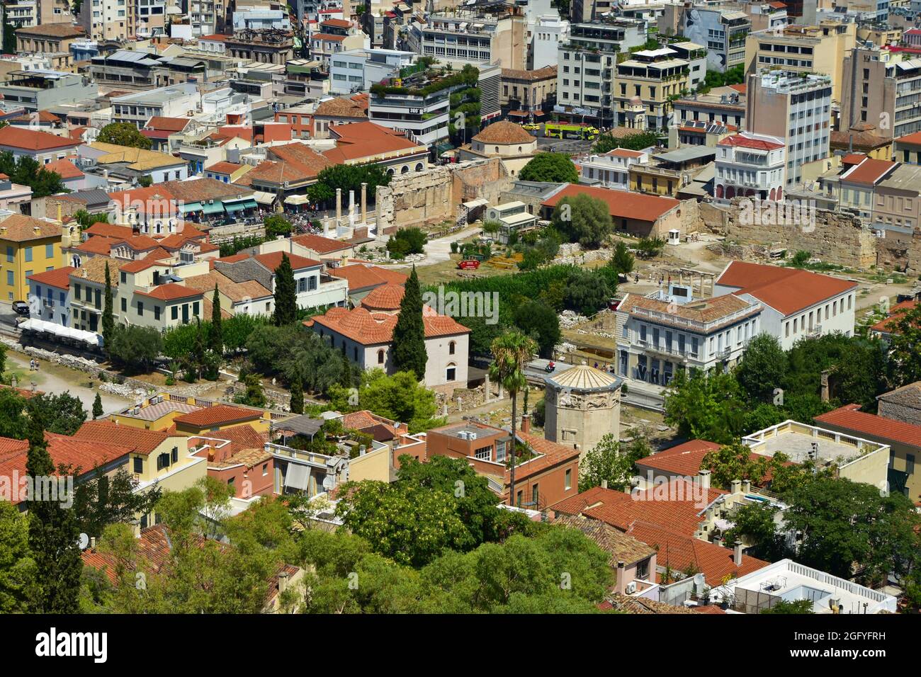 Vue sur le quartier de Plaka depuis la colline d'Areopagus à Athènes, Grèce Banque D'Images