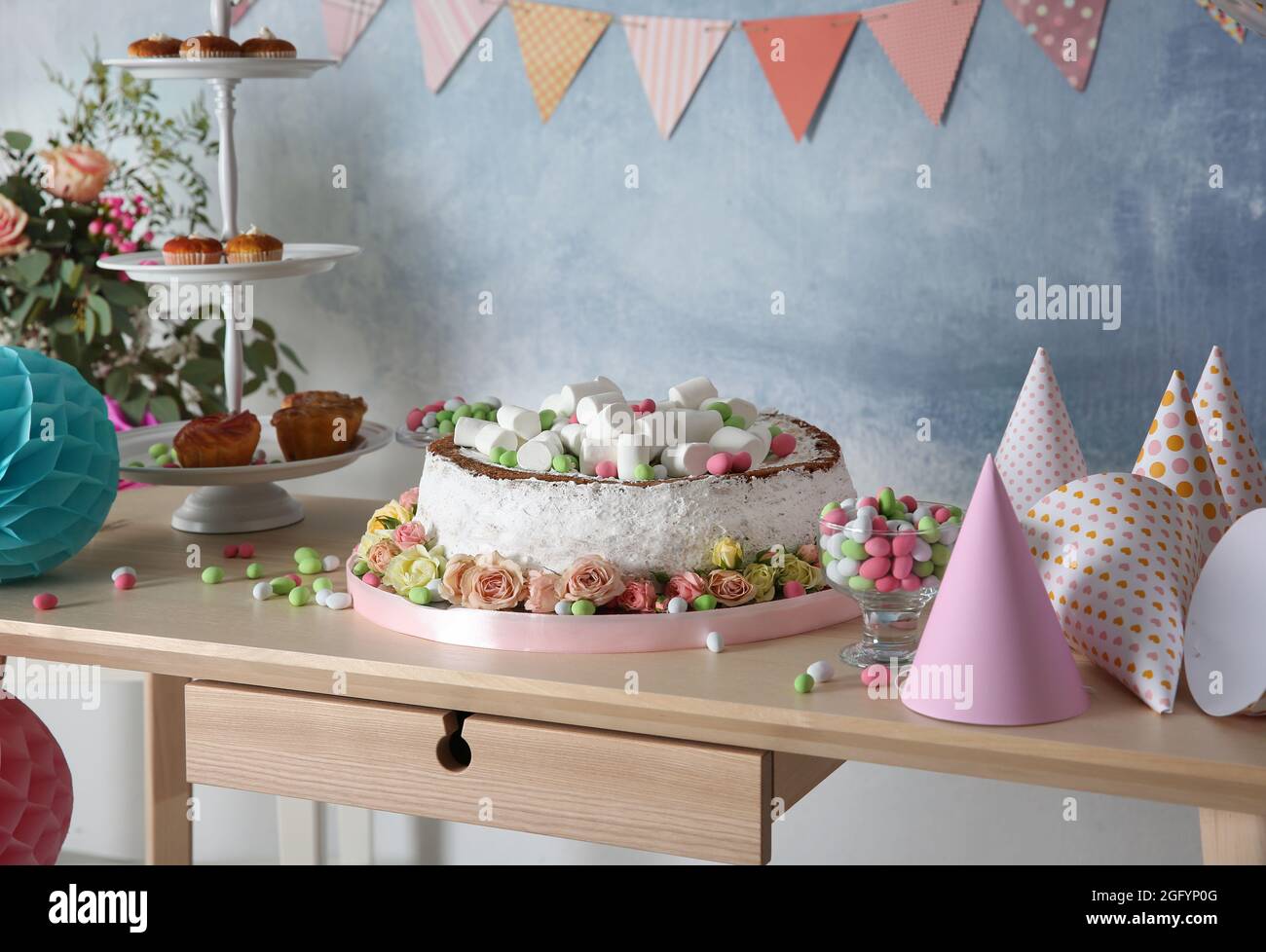 Table Pour Diner D Anniversaire Dans Le Salon Photo Stock Alamy