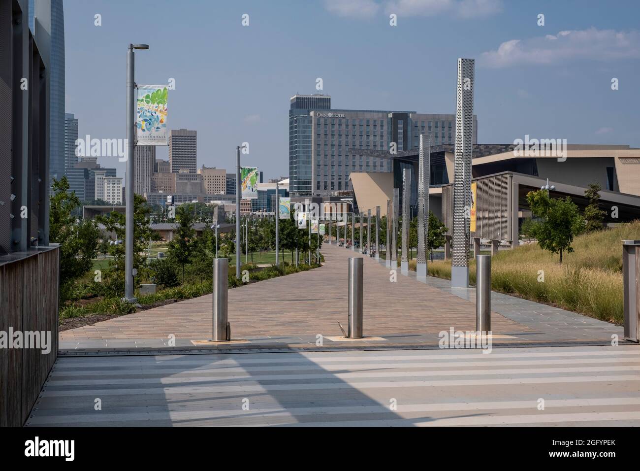 Oklahoma City, Oklahoma. Scissortail Park, avec le centre de congrès d'Oklahoma City sur la droite. Banque D'Images