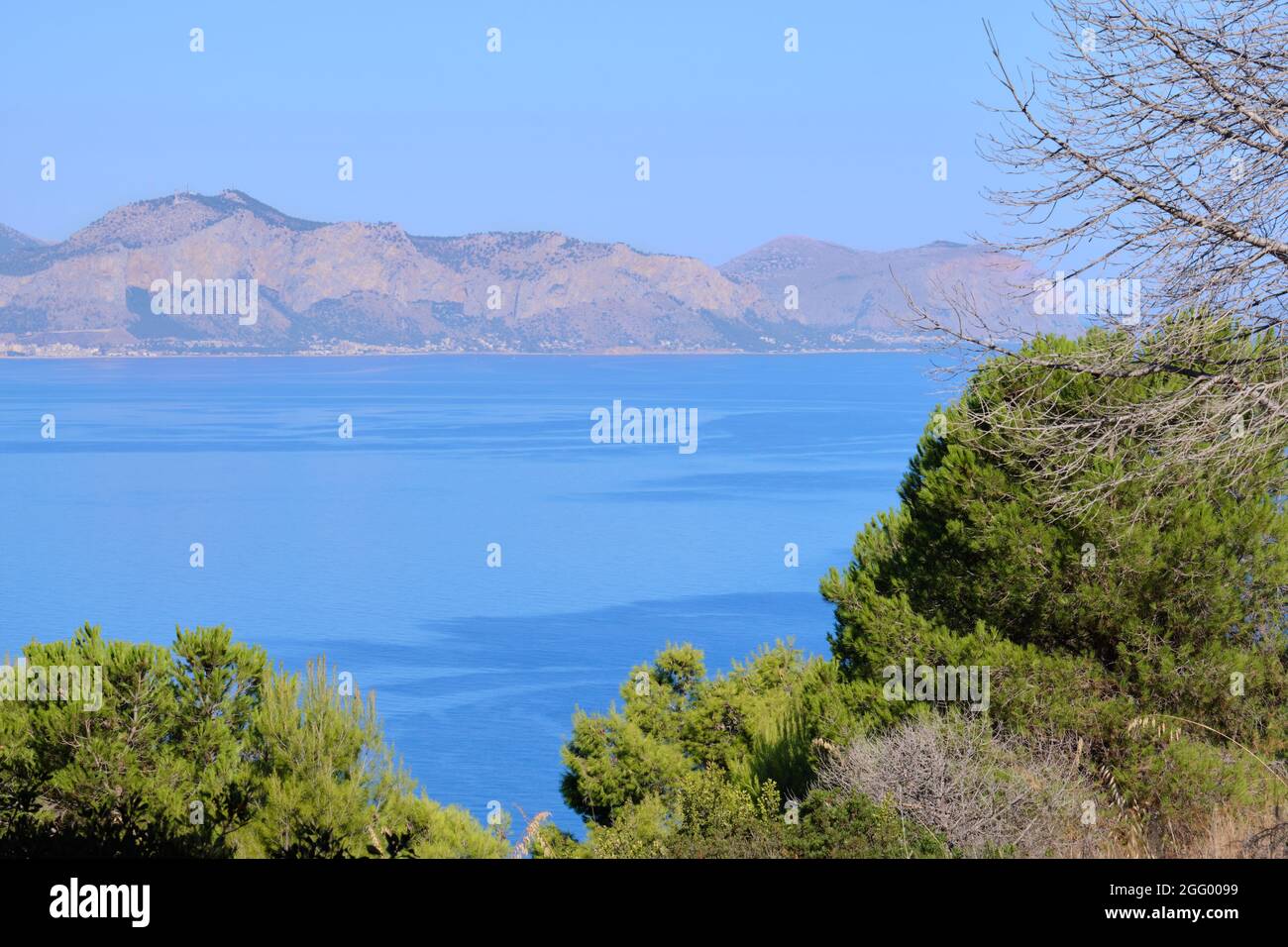 Vue panoramique sur le golfe de Palerme depuis le parc de Monte Catalfano en Sicile Banque D'Images