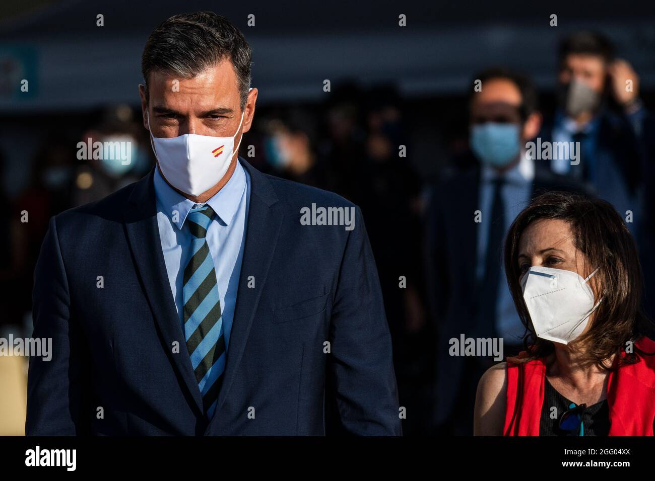 Madrid, Espagne. 27 août 2021. Le président espagnol Pedro Sanchez et le ministre de la Défense Margarita Robles arrivent pour recevoir le dernier avion avec des évacués d'Afghanistan dans la base aérienne militaire de Torrejon. L'Espagne a achevé l'évacuation de ses citoyens et de son peuple afghan de Kaboul un jour après les attentats à l'aéroport de Kaboul. Credit: Marcos del Mazo/Alay Live News Banque D'Images