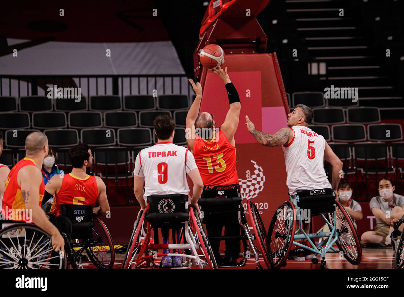 Tokyo, Japon, 28 août 2021, Jeux paralympiques de Tokyo en 2020, basketball en fauteuil roulant. Espagne contre Turquie. GARCIA PEREIRO Asier, TOPRAK Ugur Banque D'Images
