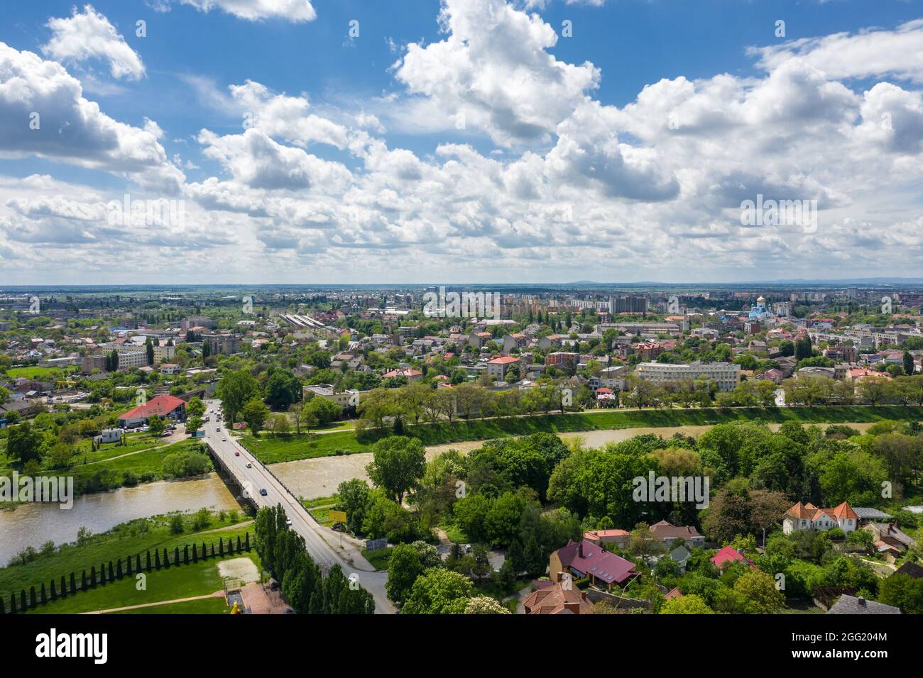 Uzhgorod ville Ukraine vue panoramique aérienne près de la rivière Uzh Banque D'Images